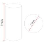 Et tykt glasfiltertip præsenteres med en glat, klar overflade. Det er dekoreret med små, glitrende diamanter, der skaber en funklende effekt. Filtertippen har en cylindrisk form med en let afrundet ende, hvilket giver en behagelig greb. Den transparente struktur fremhæver de indlejrede diamanter, der skaber en kontrast mod det klare glas.