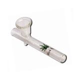 En sort glasvase i form af et blad med en glat, skinnende overflade. Vasen har en elegant, aflang form med en let buet kontur, der efterligner et naturligt blad. Den mørke farve giver en dybde, mens lysrefleksioner fremhæver de bløde kurver. Bunden er flad, hvilket sikrer stabilitet, og vasen måler omkring 10 cm i højden.