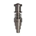 En sort titanium-nail med en glat overflade præsenterer sig i en minimalistisk, cylindrisk form. Den har en diameter på 16 mm og er udstyret med en flad, udvidet top for optimal varmefordeling. Overfladen bærer en ensartet, mat finish, mens kanterne er præcist skåret. Den universelle form gør den velegnet til forskellige coils.