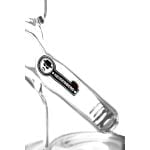 Heisenberg bulbulator har en rund, transparent glaskrop, der præsenterer en kompleks indre struktur af farvet glas og metal. Den har en sort, mat base med en symmetrisk form, der understøtter den mere delikate øverste del. Lyset reflekteres i de glatte overflader, og den samlede konstruktion udstråler en moderne og stilren æstetik.