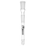 En diffusoradapter i metallisk sølvfarve med en glat overflade. Den har en cylindrisk form med en diameter på 14 mm og en gevindskærv på toppen. Adapteren prydes af fine, præcise riller, der løber vertikalt. I bunden findes et fladt område med en diskret, indgraveret logo. Kanten er let buet, hvilket skaber en elegant afslutning.