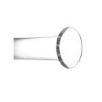 Mundstykket er designet med en glat, transparent overflade, der fremhæver de indviklede bobler indeni. Det har en bølget form, der skaber en dynamisk silhuet. Farven er klar med et let blåligt skær, og der er præcise detaljer langs kanten. Mundstykket har en bred åbning og en stabil base, der giver en solid forankring.