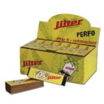 Jilter filtertips er lavet af ubleget papir og præsenterer en naturlig, beige farve. De har en glat overflade med en let struktureret tekstur. Hver filtertip har en cylindrisk form og er forsynet med små perforeringer, der sikrer fleksibilitet. De er samlet i en pakke med tydelig, sort tekst på en hvid baggrund, der angiver produktinformation.