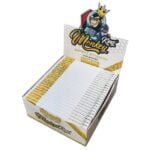 Display box med Monkey King - Ultraled tynde King Size Slim rullepapirer uden blegemiddel, med farverig Monkey King grafik, ideel til en ren og royal rygeoplevelse.