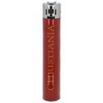En metal lighter med en sølvfarvet overflade prydet med detaljerede graveringer. Lighterens form er rektangulær med afrundede kanter. Toppen har en hængslet låg, der åbner for flammen. Den nederste del inkluderer en tændingsknap og en justerbar flammeindstilling. Mønsteret er inspireret af Christiania, hvilket tilføjer et unikt, kunstnerisk præg.