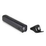 Smono Sunshine vaporizer præsenterer en kompakt, rektangulær form med afrundede kanter. Den har en glat, mat overflade i en lys gul farve. Fronten viser en digital skærm med tydelige tal og ikoner, omkranset af sorte detaljer. Der er en enkelt knap på siden, og et mundstykke i gennemsigtig plast er placeret på toppen, der tilføjer kontrast.