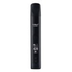 En kompakt vaporizer præsenterer sig med en glat, sort plastikoverflade og en buet form, der giver et moderne udtryk. Den har en tydelig skærm med digital visning, samt knapper til justering. En metalbeskytter dækker toppen, mens en silikonehals og en transparent mundstykke afslutter enheden. Det hele er samlet i et strømlinet design med en mat finish.