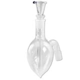 En sort frostet precooler med en diameter på 18 mm præsenterer sig med en glat, mat overflade og en let ujævn tekstur. Den har en central, cylindrisk form med en indvendig hule, der er omgivet af en solid struktur. Kanten er skarp, og materialet har en let gennemsigtig effekt, der giver en subtil refleksion af lys.