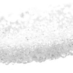 Et klart glasrist med en diameter på 40 mm præsenterer sig med en jævn overflade og præcise perforeringer, der skaber et netmønster. Risten er cylindrisk og har en let hævet kant, der sikrer stabilitet. Glasset reflekterer lyset og fremhæver dets gennemsigtighed, mens de skarpe kanter giver en moderne, funktionel æstetik.