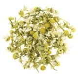 En papæske prydet med bløde, naturlige farver som grøn og beige. Forsiden har et stiliseret design med en illustration af kamilleblomster, der fremhæver deres gule midte og hvide kronblade. Teksten er trykt i en letlæselig skrifttype, der angiver produktets navn og vægt. Æsken har en mat overflade med en diskret struktur, der giver et organisk indtryk.