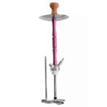 Kaya Inox er en rød kastekande i rustfrit stål med en glat, skinnende overflade. Den har en cylindrisk form med en bred åbning og en elegant, buet hank. Den nederste del er let afrundet, hvilket giver stabilitet. Kanden har en minimalistisk og moderne æstetik, der understreges af det ensartede farveskema.
