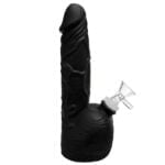 En sort silikone bong med en slank, cylindrisk form strækker sig op til 20 cm i højden. Overfladen er glat og ensartet, med en mat finish, der giver et moderne udseende. Bongens krumning ved bunden skaber en stabil base, mens en gennemsigtig skål er placeret øverst. Der er ingen synlige knapper eller symboler.