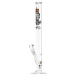 En lang, slank bong med en højde på 46 cm præsenterer sig i klart glas med en let bølget struktur. Den har en bred, stabil base og en sneglformet, opadgående rørledning. Toppen afsluttes med en krum hals, der fører til en lille åbning. En metal skål er fastgjort til siden, og der er synlige vandniveauindikatorer.