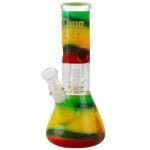 En bærbar beaker i klart glas med en højde på 21 cm. Beakeren har en rød, grøn og gul farvepalette, der danner et rasta-mønster. Den har en bred bund, der taper opad til en smal hals. Forneden er der en skål til indhold, og en rørformet udgang til røg. Overfladen er glat med en gennemsigtig finish.