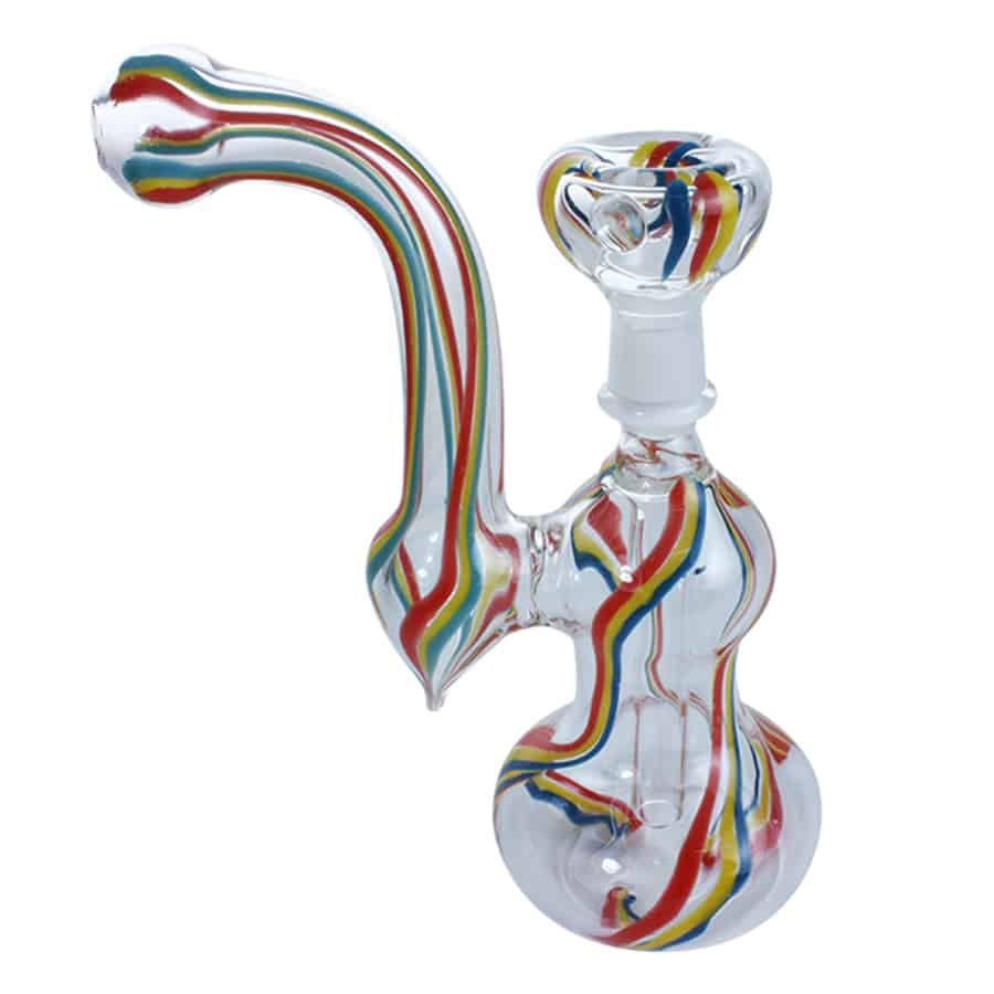 En rund, gennemsigtig kugle med en diameter på 16 cm, fremstillet af glas, pryder overfladen med en glat, skinnende tekstur. Indeni findes små, farverige bobler, der svæver og skaber et legende mønster. Det klare glas reflekterer lys og skaber en visuel dybde, mens den jævne base giver stabilitet til objektet.