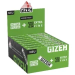 Gizeh sorte papirer præsenterer sig i en mørk, ensartet farve med en glat overflade. Pakken er rektangulær med en mat finish og har en tydelig, hvid tekst i en stilren skrifttype. Aktive filtre er inkluderet, synlige i en mindre sektion af emballagen. Bunden af pakken har en let glossy overflade, der skaber kontrast til den matte top.