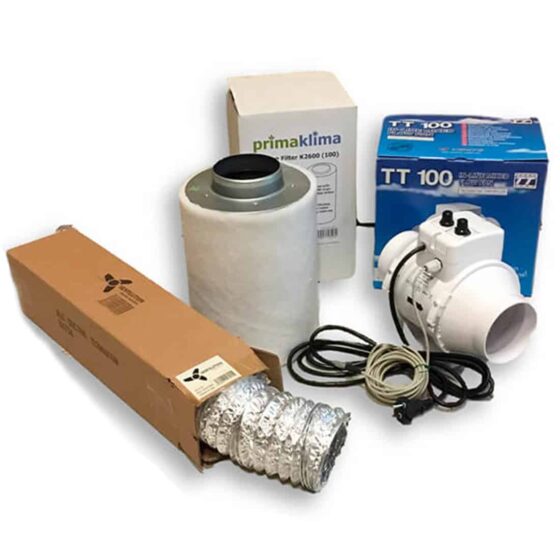 En samling af forskellige fittings og elementer i metal og plast, præsenteret i et lineært arrangement. Farverne varierer fra grå til sort, med glatte og matte overflader samt teksturerede detaljer. Knapper og symboler er tydeligt markeret, og der er synlige forbindelsesled. Elementerne er organiseret med lige afstand, hvilket skaber et struktureret udtryk.