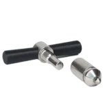 En sort ekstruder med en diamantstruktur pryder overfladen, hvilket giver et robust udseende. Den har en glat, mat finish og er udstyret med knapper i en kontrastfarve. Siderne er let buede, og der er synlige ventilationsåbninger samt en indgang til tilslutning. Den samlede form er funktionel og industrielt inspireret.