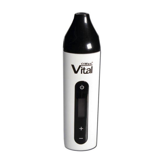 En hvid vaporizer med en glat, moderne form. En buet top strækker sig ned til en bredere base, der giver stabilitet. På forsiden er der en digital skærm med tydelige tal og knapper til justering. Overfladen har en let blank finish, der reflekterer lys, mens de afrundede kanter giver et strømlinet udseende.