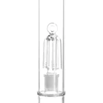 Repercolatoren præsenterer en elegant, cylindrisk form med en højglans finish. Den er lavet af klart glas, hvilket giver mulighed for at se den indre struktur. Den har en bred bund, der taper opad mod en smal top. Flere forbindelser og en udgangsventil er synlige. Farverne er primært gennemsigtige med subtile reflekser fra lys.