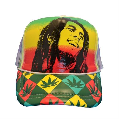 Kasketten har en sort bund med en buet skygge og er prydet med farverige striber i rød, grøn og gul, der repræsenterer reggae-temaet. Foran er der et broderet motiv af Bob Marley, der tilføjer en visuel dybde. Kasketten er lavet af blød bomuldsstof med en let struktur og har en justerbar rem bagpå for tilpasning.