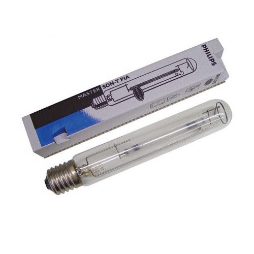 En højtryksnatriumlampe med en glat, gennemsigtig glasoverflade. Lampen har en cylinderformet krop med en guldbrun glød, der giver en varm lysudsendelse. Enderne er forsynet med metalbeslag, der sikrer stabil montering. Overfladen har en let krumning, og der er tydelige stempler og inskriptioner, der angiver tekniske specifikationer. Designet er funktionelt med fokus på effektiv belysning.