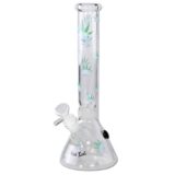 En høj beaker med en glat, transparent overflade, der har en kapacitet til 30 cm. Beakeren prydes af et mønster bestående af sorte blade, der svæver på en pastelgrøn baggrund. Bladene har detaljerede årer og en blød, organisk form, mens den pastelfarvede baggrund tilføjer en let og luftig følelse.