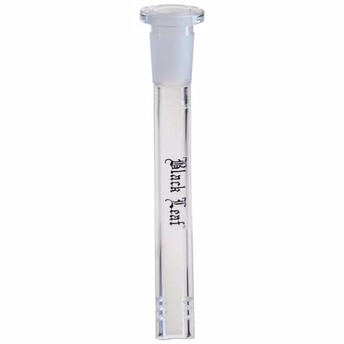 En adapter i sort glas med en slidt overflade. Den har en cylindrisk form og måler 140 mm i længden. Adapteren har en smal topåbning og en bredere bundåbning, hvor der er to forskellige størrelser, SG 14 og SG 18. Overfladen reflekterer lys svagt og har en glat, blank finish, hvilket fremhæver det sorte materiale.