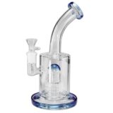 En cylindrisk glasbeholder med en højde på 26 cm og en klar overflade, der viser en glat tekstur. Beholderen har en rund base og en smal hals, hvor der sidder en perkolator i bunden, med flere små huller. Den øverste del har en bred åbning, der er indrammet af en kant. Refleksioner fremhæver glassets klarhed.
