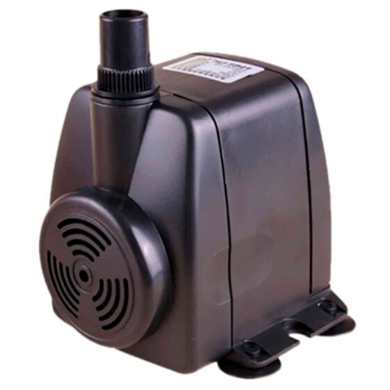 Vandpumpen præsenterer sig med en robust, metalgrå krop og en cylindrisk form. Den har en stor, rund håndtag i sort plast, der giver et godt greb. På fronten er der en blå og hvid mærkning med tekniske specifikationer. Slangerør til tilslutning er synlige, og overfladen har en let struktureret tekstur, der sikrer et solidt greb.