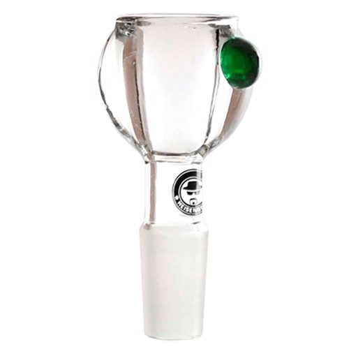 En skål med en glat overflade i en dyb grøn farve pryder midten, med en rund form og en bred åbning. Kanten er let bølget, hvilket giver et organisk udseende. Indvendigt ses en blank finish, der reflekterer lys. Skålen har en lille, solid bund, der sikrer stabilitet på flade overflader.