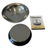 En skål med en glat, rund form, fremstillet af lyst, klart glas. Skålen har en tynd kant og en generøs kapacitet, der kan rumme op til 5000 gram. Den gennemsigtige overflade giver et elegant udtryk, mens den ensartede tykkelse sikrer en jævn tekstur. Bunden er flad, hvilket giver stabilitet, og skålen står sikkert på en plan overflade.