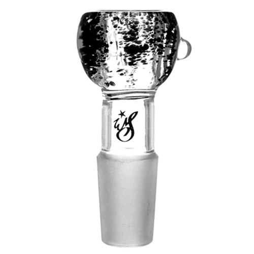 Grinsbowl i sort glas præsenterer en glat, tåget overflade med en let buet form. Den har en bred åbning og en indvendig, glat tekstur. En stål- eller metalindsats er synlig, hvilket giver et kontrastfuldt udseende. Bowlens munding er forstørret, hvilket skaber en markant kant, der understøtter det moderne design. Farven er dyb sort, hvilket giver et stilrent udtryk.