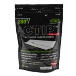 CTIP alu-carbon filter præsenterer en cylindrisk form med en glat, aluminiumsoverflade og en sort, perforeret beskyttende beklædning. Det er udstyret med en tæt, sort karbonindsats, der sikrer effektiv filtrering. Øverste del har en flad kant, mens bunden er forsynet med en række små huller. Mærkningen på siden inkluderer tekniske specifikationer.