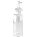 En sort spand med en glat overflade pryder midten af kompositionen. Spandens form er cylindrisk med en bred åbning, der smalner let ned mod bunden. Håndtaget er integreret i spandens struktur, hvilket skaber et minimalistisk udtryk. Den matte finish giver en moderne og stilfuld fornemmelse, mens den sorte farve tilføjer elegance og alsidighed.