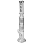 En klar, høj glasbong med en elegant cylindrisk form. Den måler 56 cm og har en dobbelt 8-armet percolator, der sikrer en jævn luftstrøm. Overfladen har en glat tekstur, mens bunden er bred og stabil. Indvendigt kan der ses bobler fra væsken, der reflekterer lys. Kanten er forsynet med en rund åbning til røg.