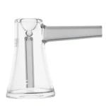 En oval, mørkegrå bubbler med en glat, mat overflade pryder dette objekt. Den har en jævn tekstur uden synlige imperfektioner. Bubbleren er placeret på en flad, hvid overflade, hvilket skaber en kontrast mellem de to farver. Formen er strømlinet med bløde kurver, der giver et minimalistisk udtryk. Ingen synlige knapper eller symboler er til stede.