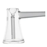 En oval, mørkegrå bubbler med en glat, mat overflade pryder dette objekt. Den har en jævn tekstur uden synlige imperfektioner. Bubbleren er placeret på en flad, hvid overflade, hvilket skaber en kontrast mellem de to farver. Formen er strømlinet med bløde kurver, der giver et minimalistisk udtryk. Ingen synlige knapper eller symboler er til stede.