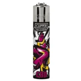 En pink lighter pryder centrum med en glat, glansfuld overflade, der reflekterer lys. Den har en buet form og en integreret flammejustering. På siden er der en hvid tekst med sort skrift, der angiver "CBD". Lighterens design er enkelt, med en solid farve og uden yderligere mønstre eller dekorationer.