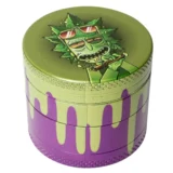En kompakt, cylindrisk slibemaskine præsenterer sig med en mat sort overflade og metal detaljer. Den har en cirkulær slibeskive med en diameter på 40 mm, der er skarp og har en grov tekstur. På siden findes der en justerbar knap til hastighed. Maskinen har en ergonomisk form, der giver et sikkert greb under brug.