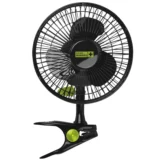Garden High Pro - Clip On ProFan er en sort oscillerende ventilator med tre blade og en klembase, med det grønne Garden HighPro-logo i midten, hvilket muliggør alsidig montering på forskellige overflader.