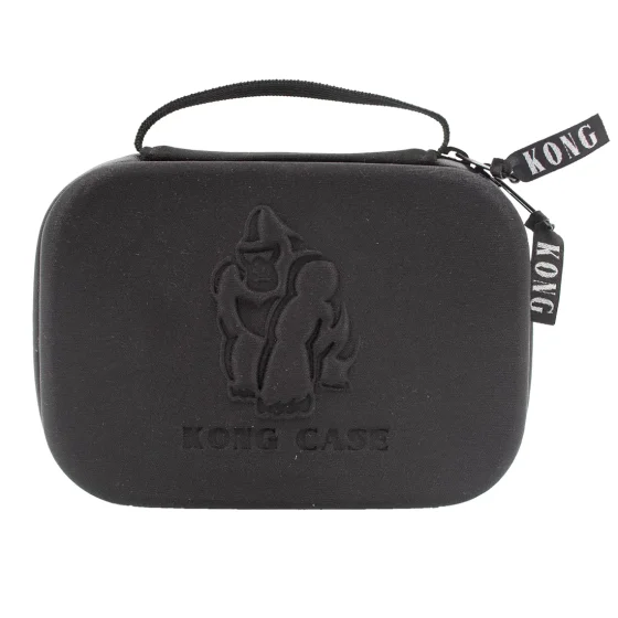Kufferten er sort med en glat, mat overflade og en rektangulær form. Den har afrundede hjørner og en solid lynlås langs kanten. Håndtaget er i metal og har en ergonomisk form. På forsiden ses et diskret logo, mens der er små gummifødder på undersiden for stabilitet. Kufferten har en praktisk størrelse til rejser.