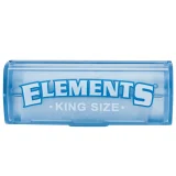 En stor, transparent holder til meterpapir i plast, formet med bløde kurver. Holderens overflade er glat og skinner let i lyset. Den har en åben top til nem adgang til papir, mens bunden er bred for stabilitet. Farven er klar, hvilket fremhæver papirets mønstre. En diskret åbning på siden muliggør nem opbevaring.