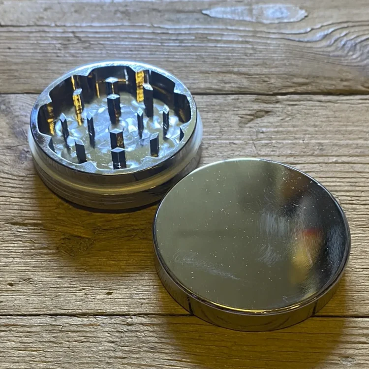Black Leaf 2-Part Metal Grinder Krom Ø56 (Udgået)