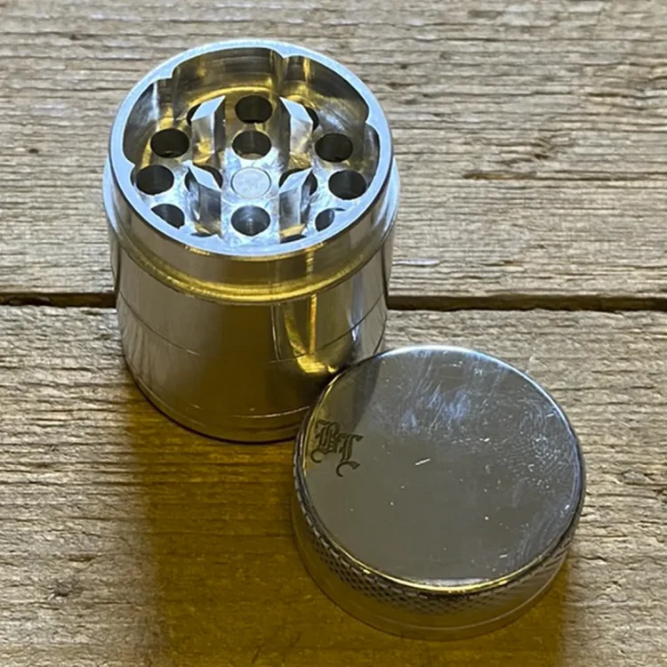 Black Leaf 4-Part Metal Grinder Sølv Ø30 (Udgået)
