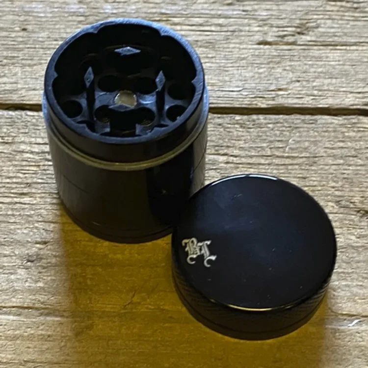 Black Leaf 4-Part Metal Grinder Sort Ø30 (Udgået)