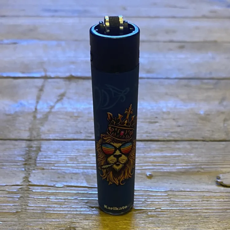 Karikato Rasta Lion Lighter Blue (Udgået)