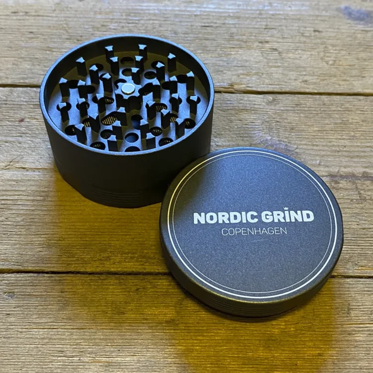 Nordic Grind 4-Part Haldor Grinder Grå Ø63 (Udgået)