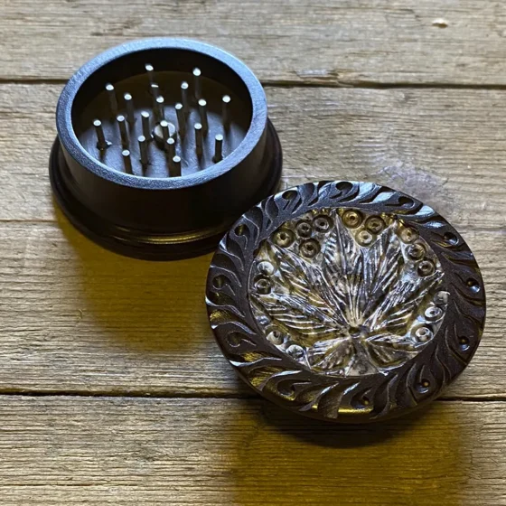 Træ Grinder Palisander Udskåret Hampe Motiv (Udgået)