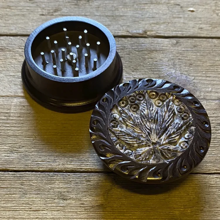 Træ Grinder Palisander Udskåret Hampe Motiv (Udgået)